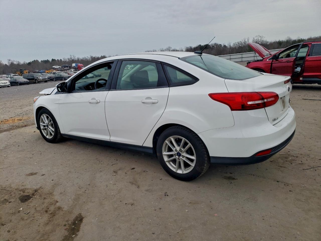 2018 Ford Focus Se - Image 2