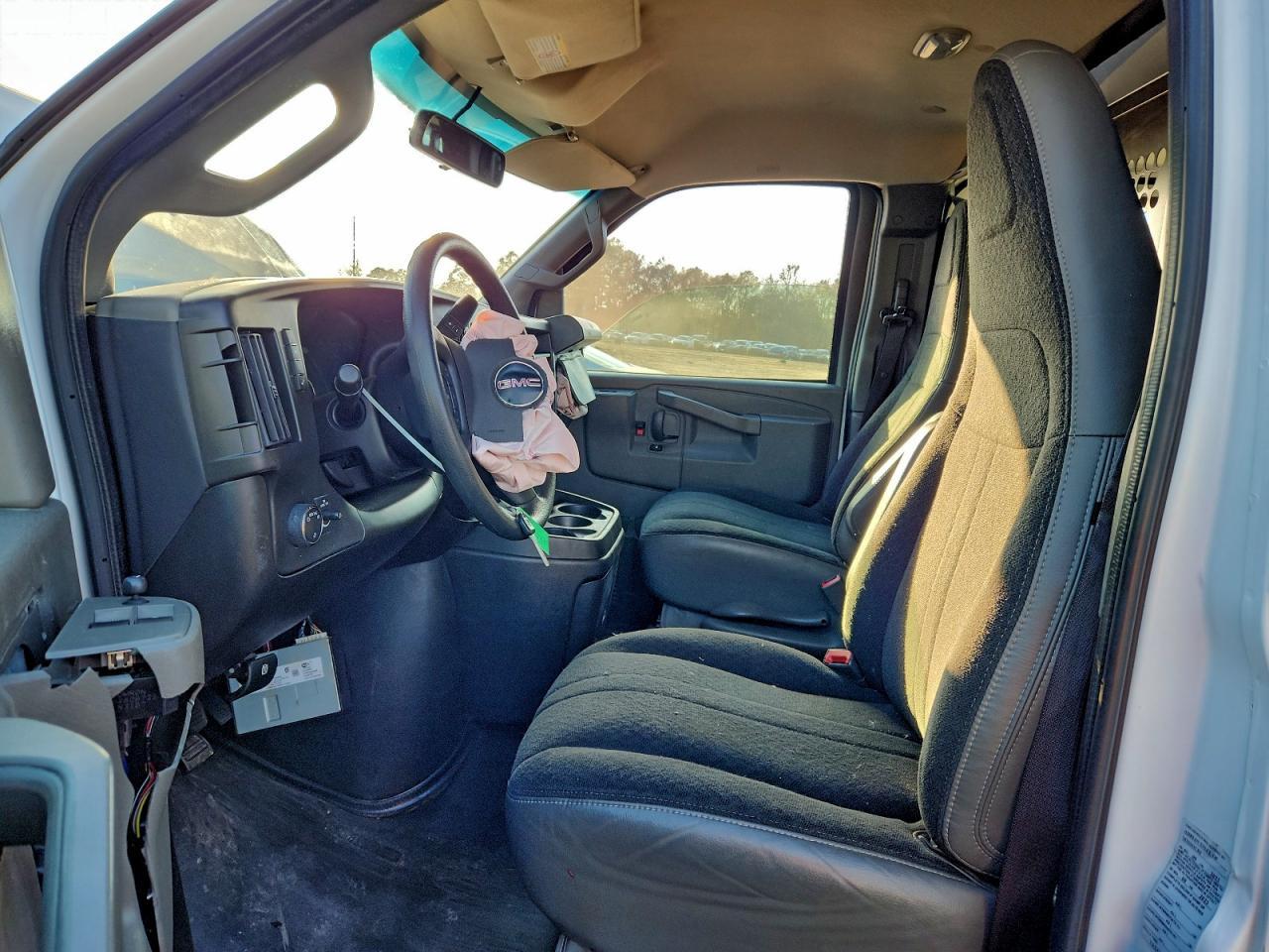 2023 GMC Savana Cargo 2500 Utility / Service Van - Image 7