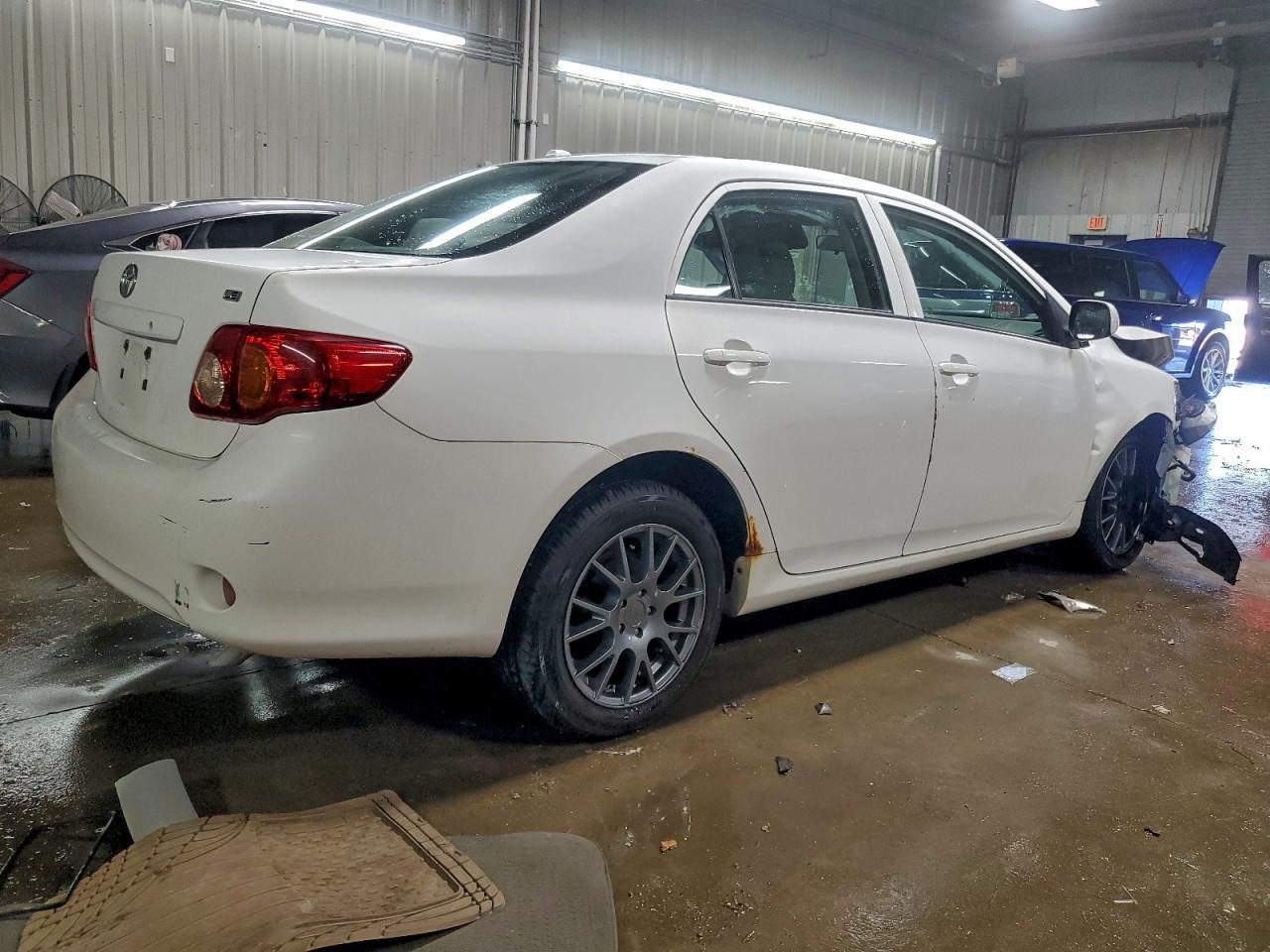 2010 Toyota Corolla Le - Фото 3