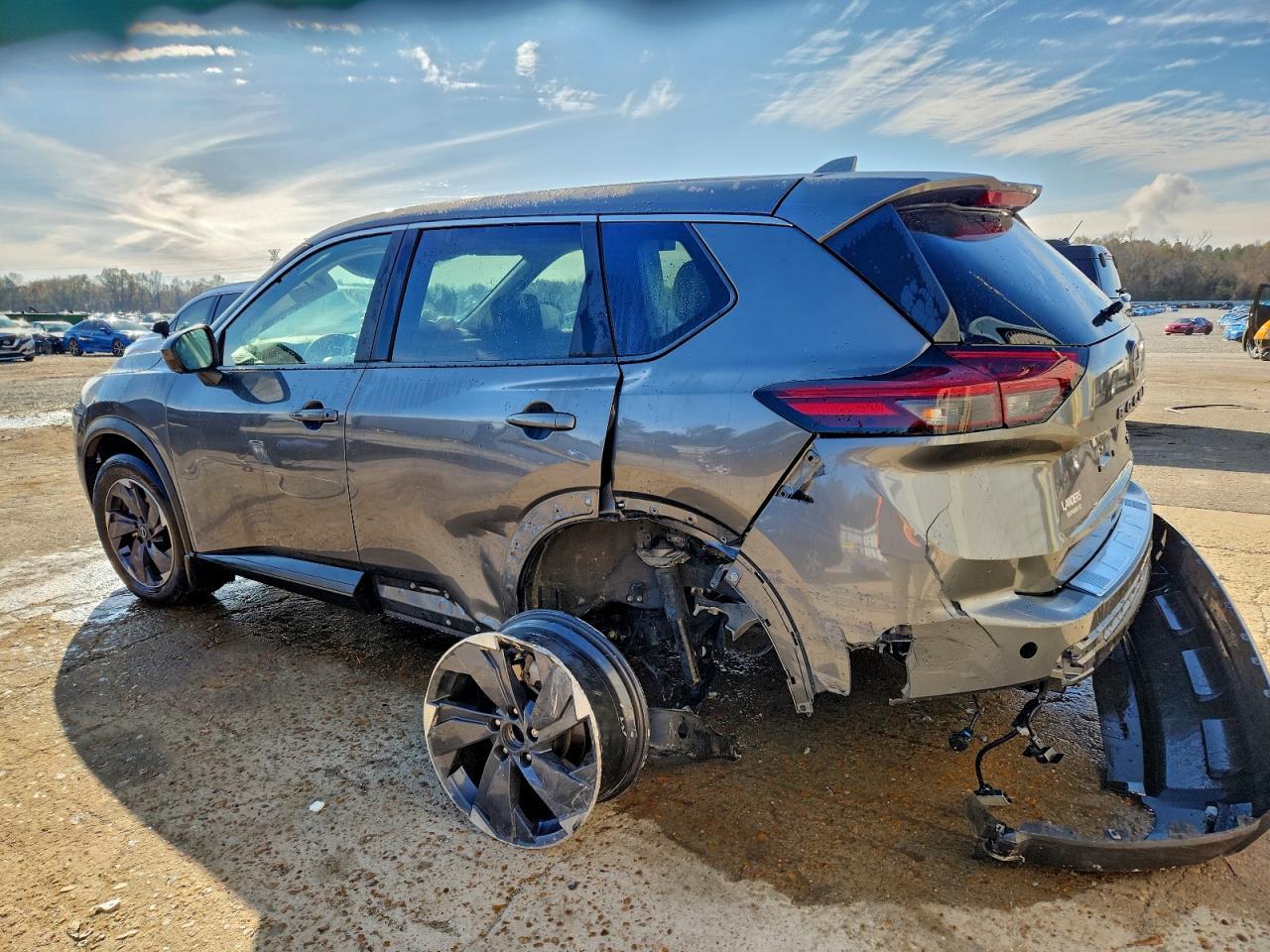 2024 Nissan Rogue Sv - Image 2