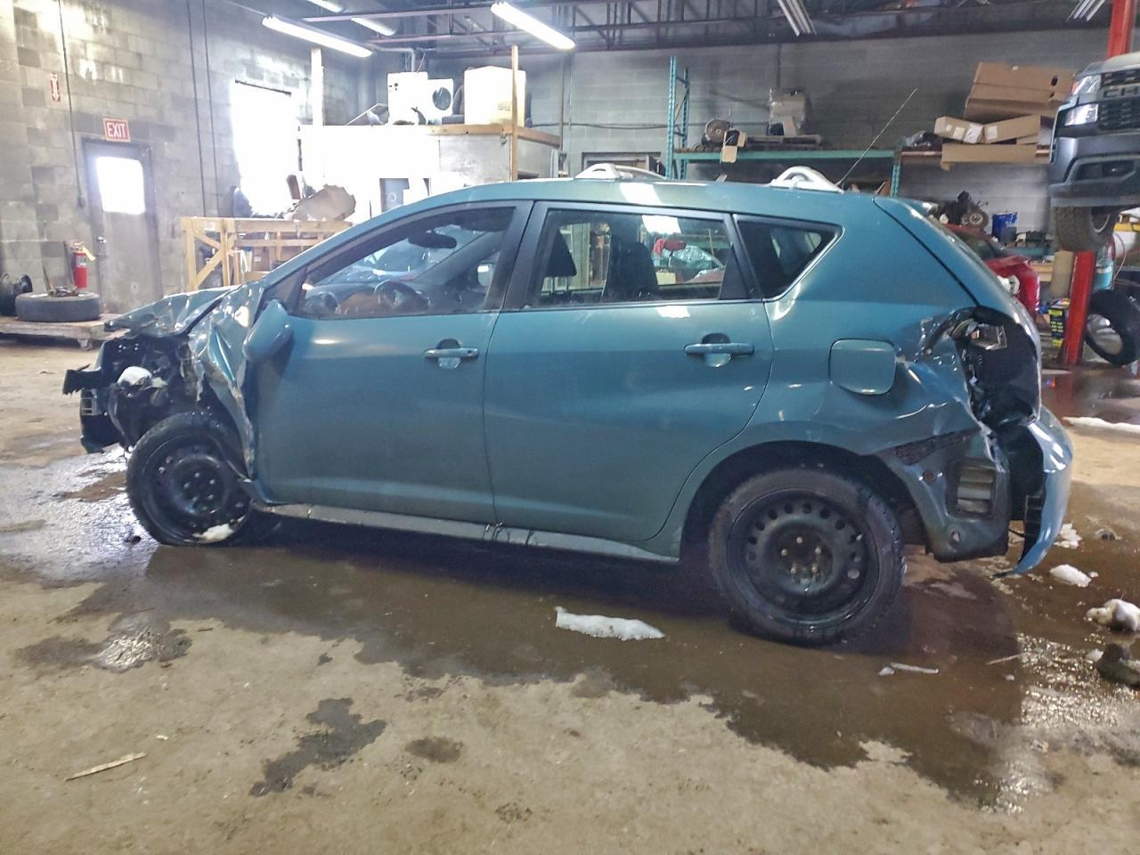 2009 Pontiac Vibe - Image 2