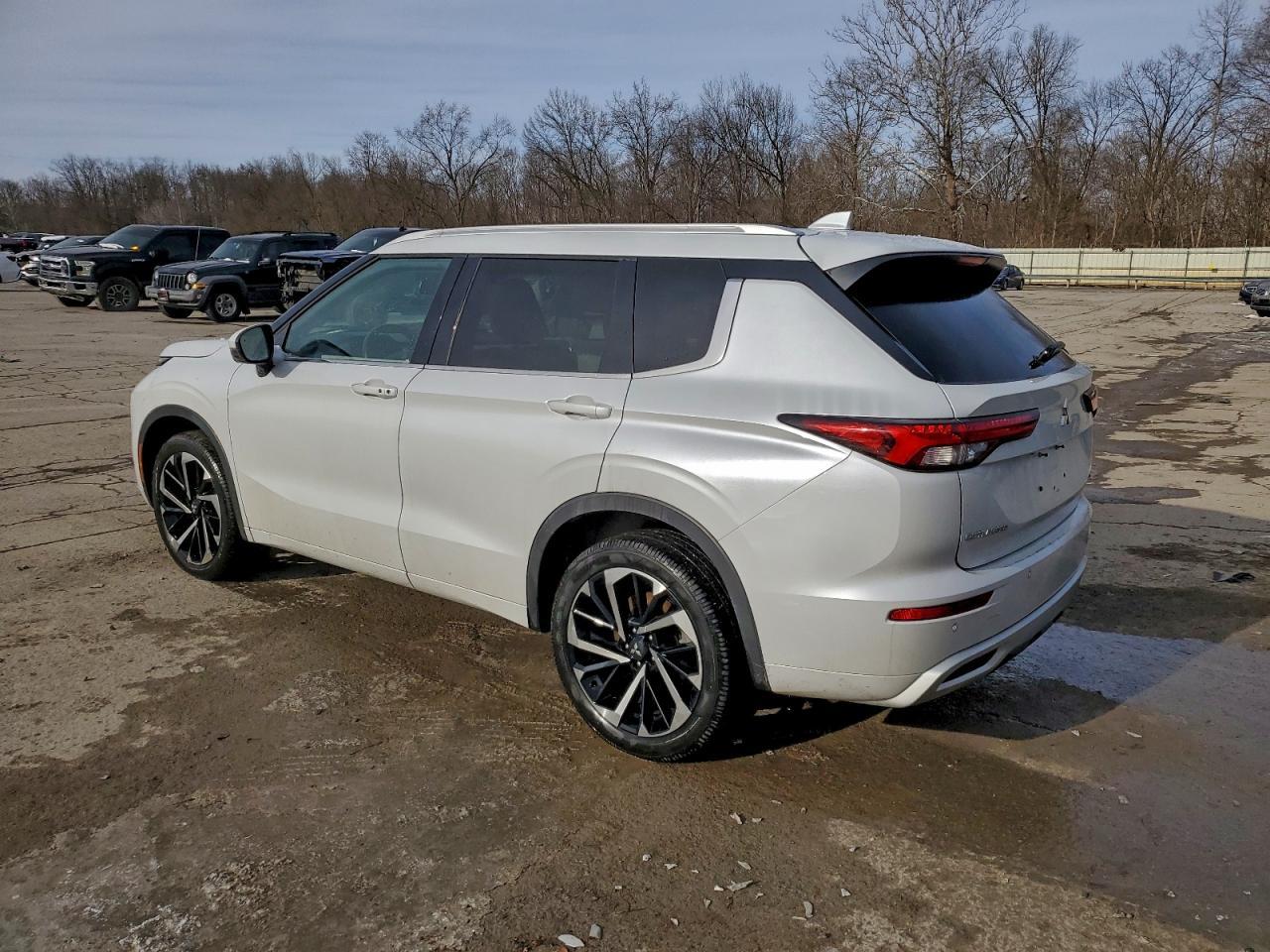 2022 Mitsubishi Outlander Sel - Image 2