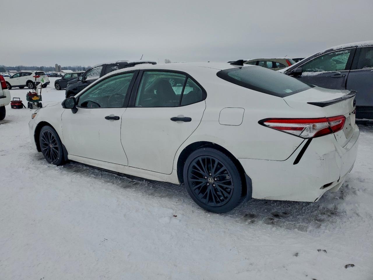 2020 Toyota Camry Se Nightshade - Фото 2