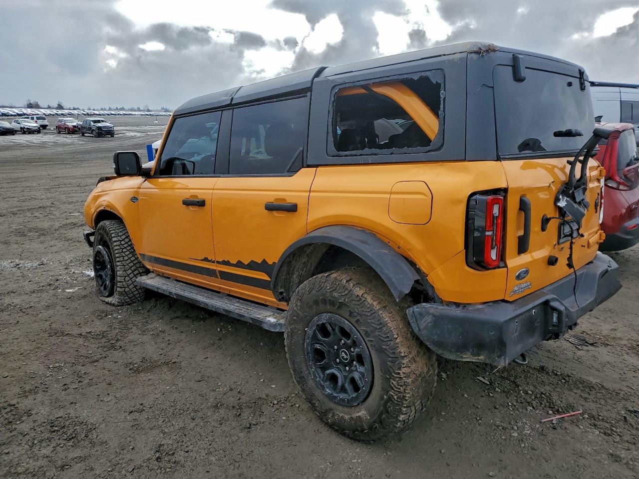 2022 Ford Bronco Base - Image 2