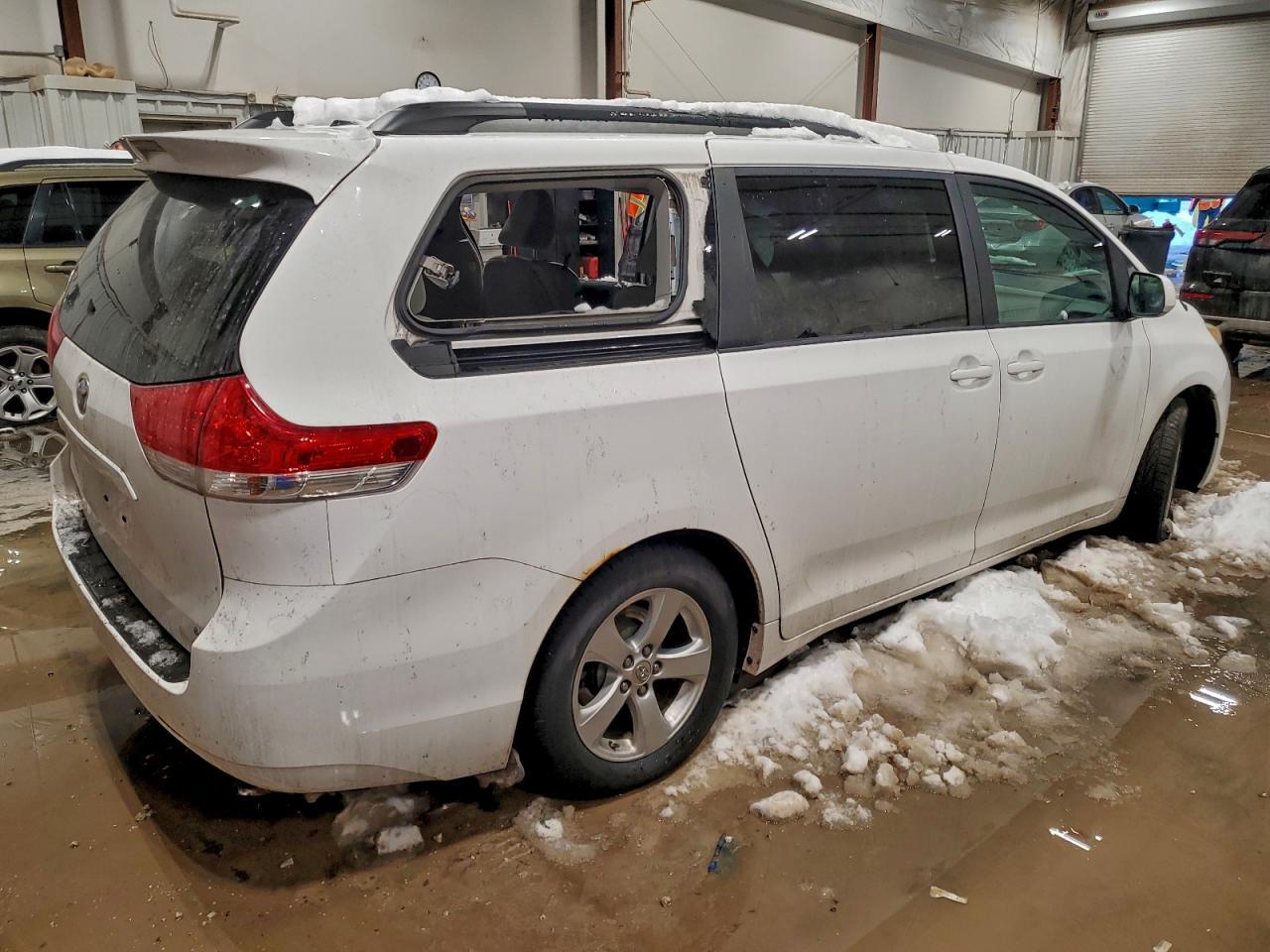 2011 Toyota Sienna Le - Image 3