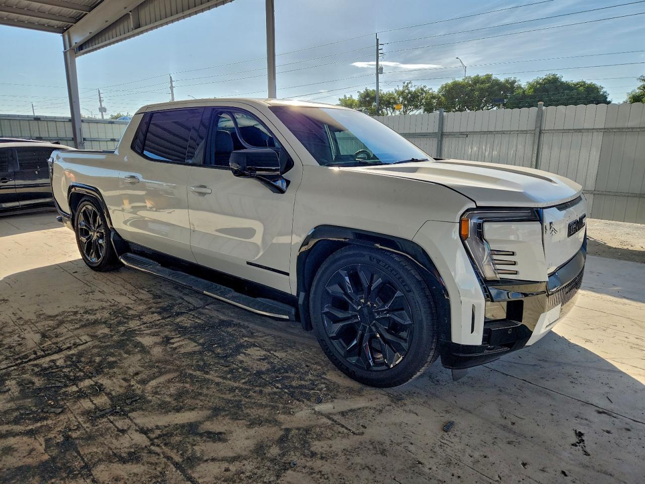 2025 GMC Sierra Denali - Image 4
