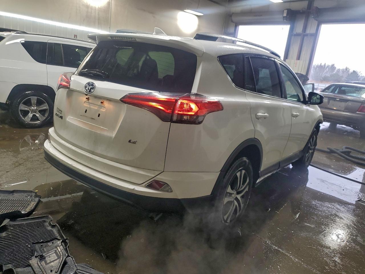 2017 Toyota Rav4 Le - Фото 3