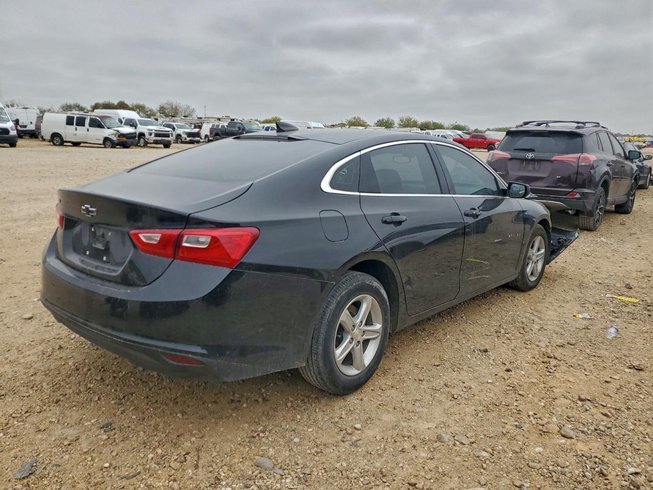 2022 Chevrolet Malibu Ls - Фото 3