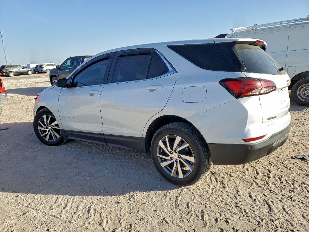 2023 Chevrolet Equinox Lt - Image 2