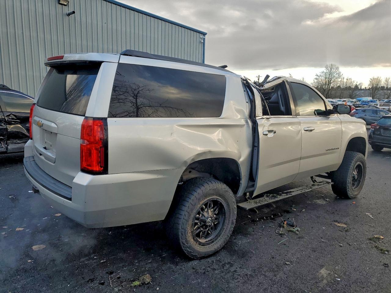 2017 Chevrolet Suburban K1500 Lt - Image 3