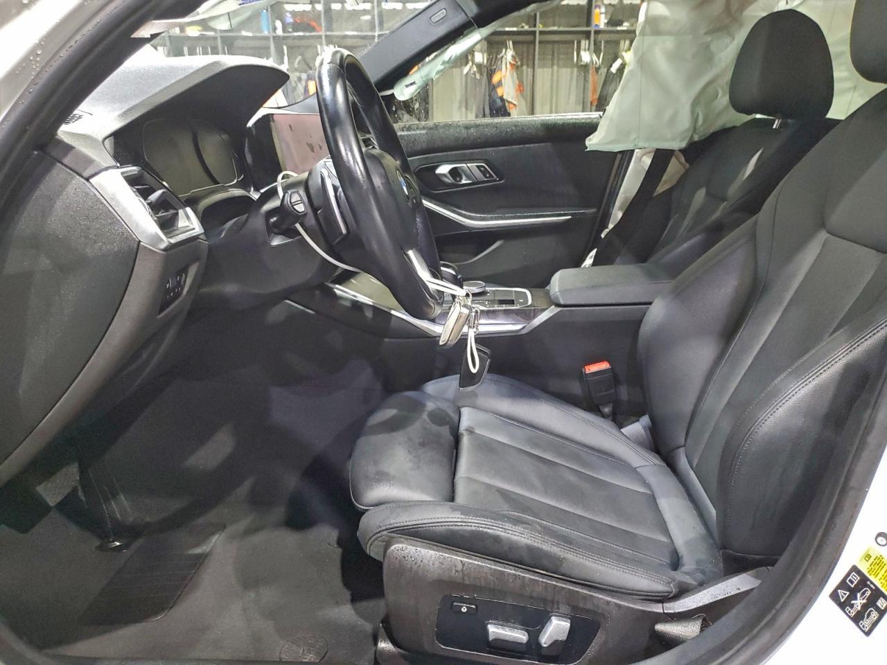 2021 BMW 330Xi - Фото 7