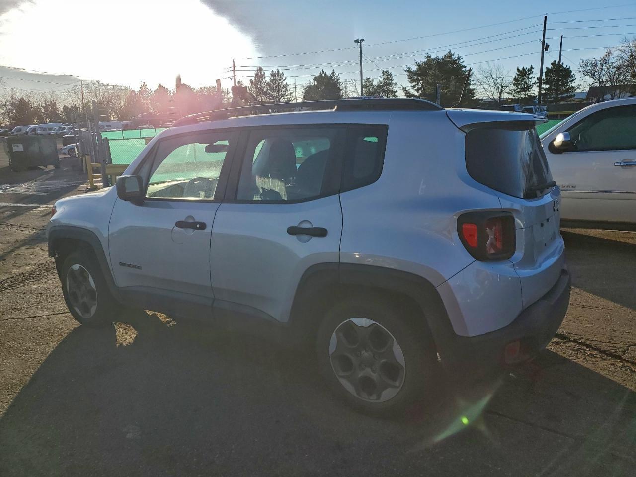 2015 Jeep Renegade Sport - Фото 2