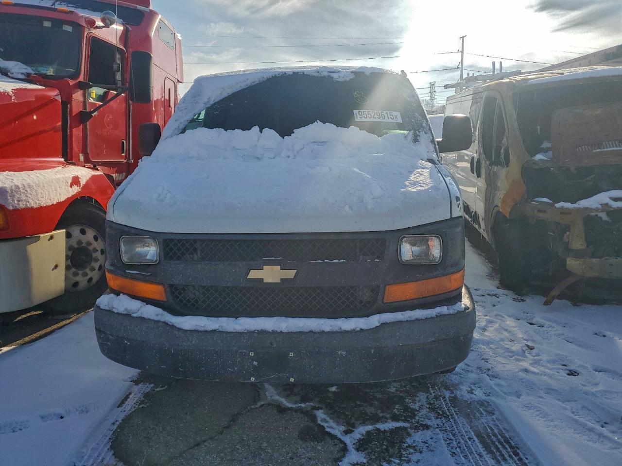2014 Chevrolet Express G1500 Delivery Van - Image 5