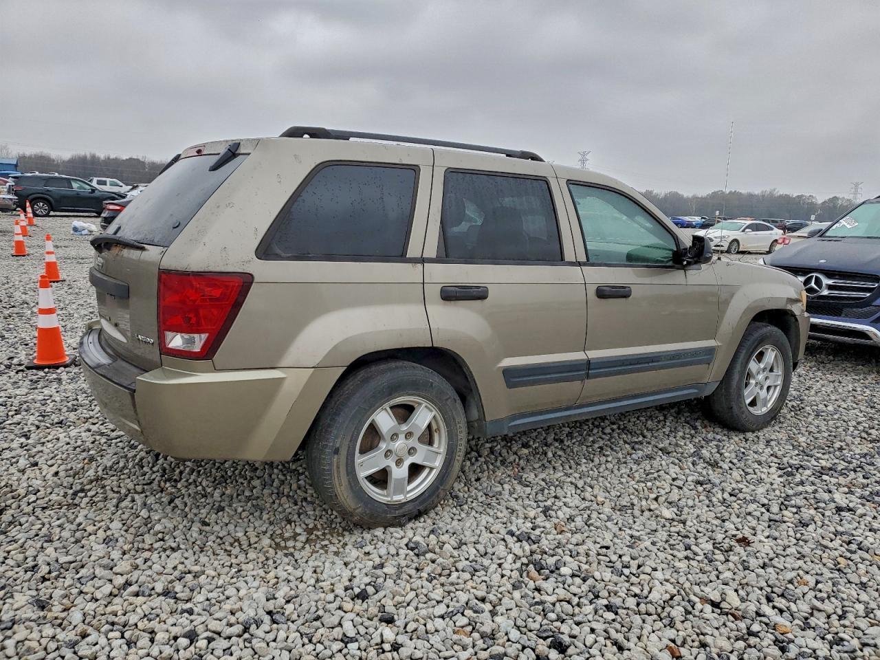 2005 Jeep Grand Cherokee Laredo - Image 3