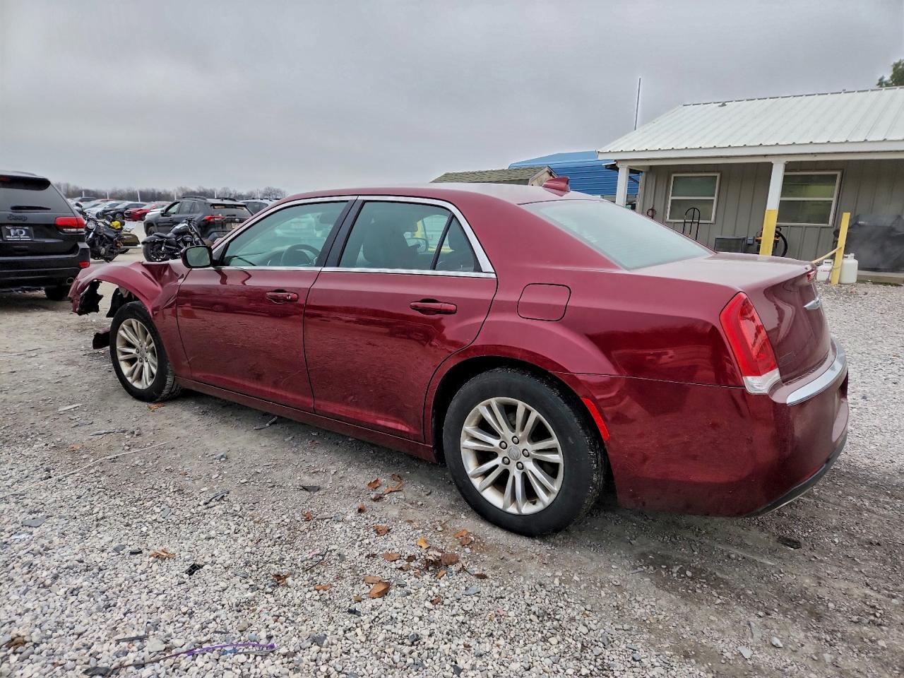 2016 Chrysler 300 Limited - Фото 2
