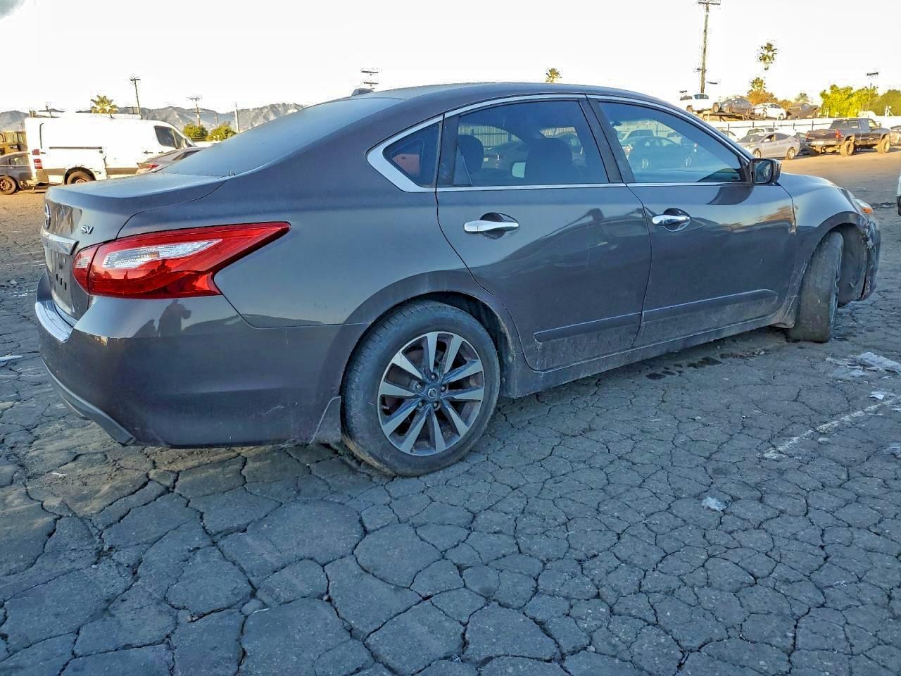 2016 Nissan Altima 2.5 - Image 3