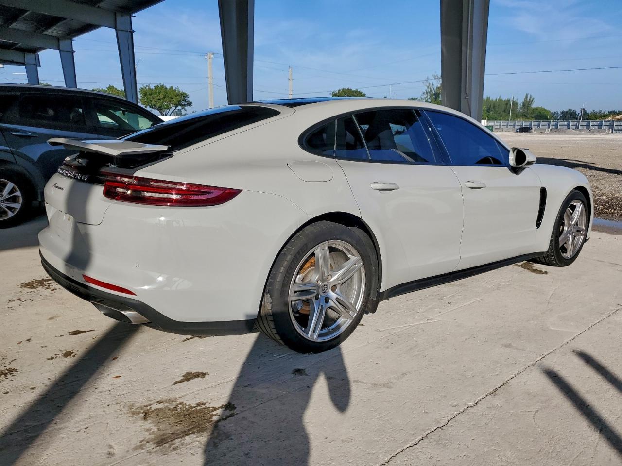 2018 Porsche Panamera 4 - Фото 3