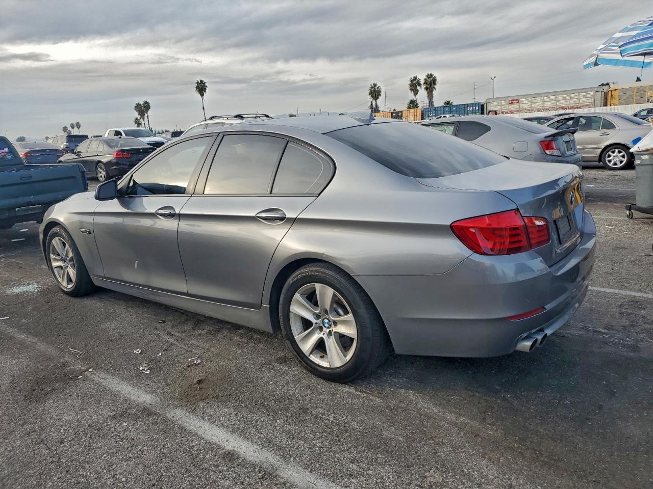 2011 BMW 528 I - Фото 2