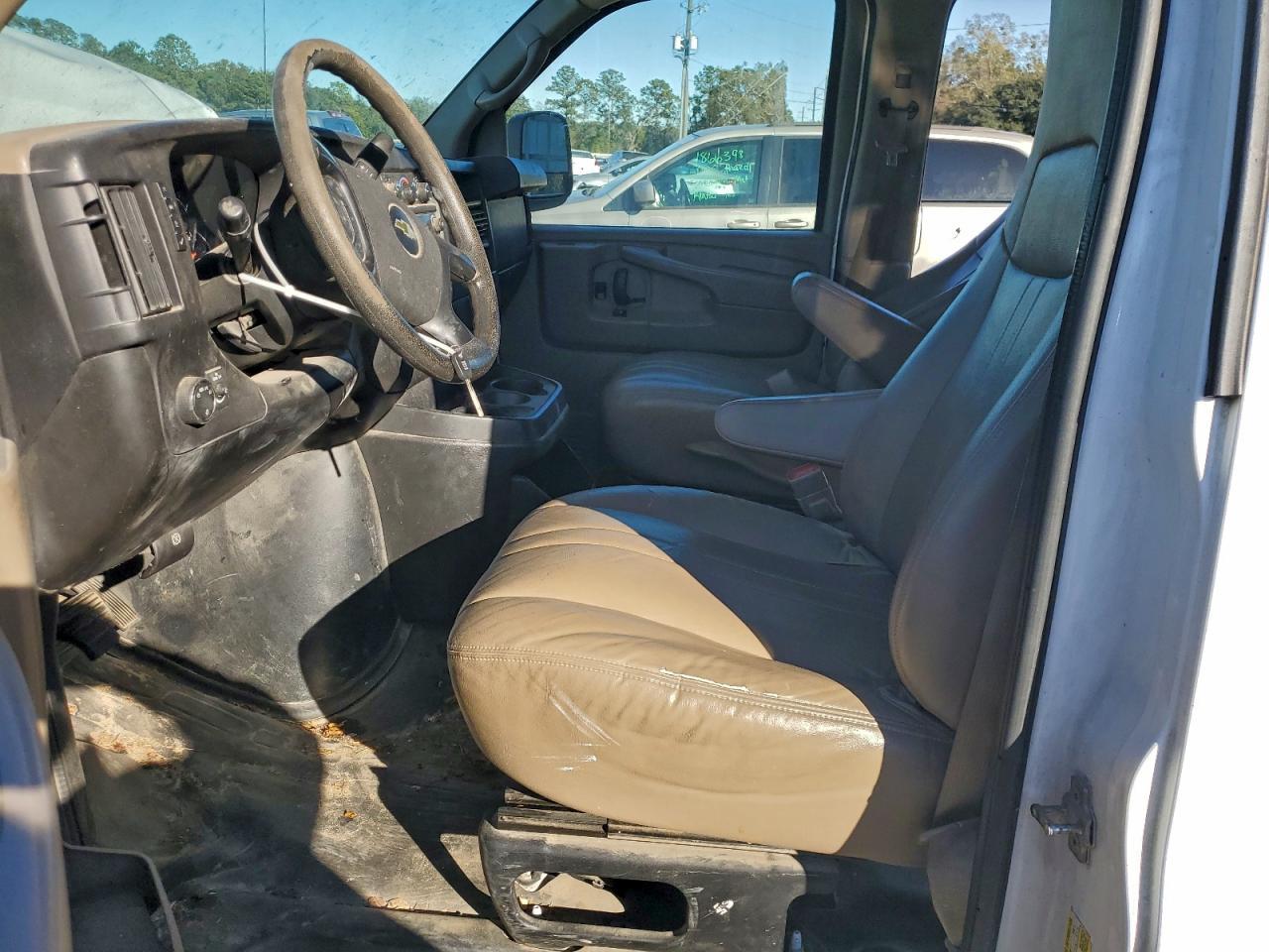 2015 Chevrolet Express G2500 - Image 7
