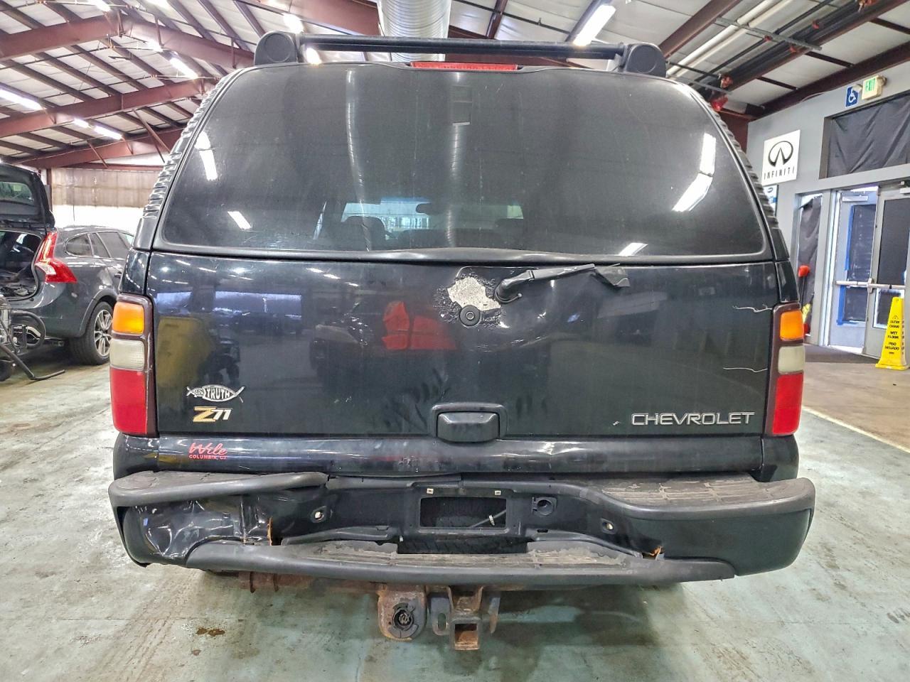 2004 Chevrolet Suburban K1500 - Image 6