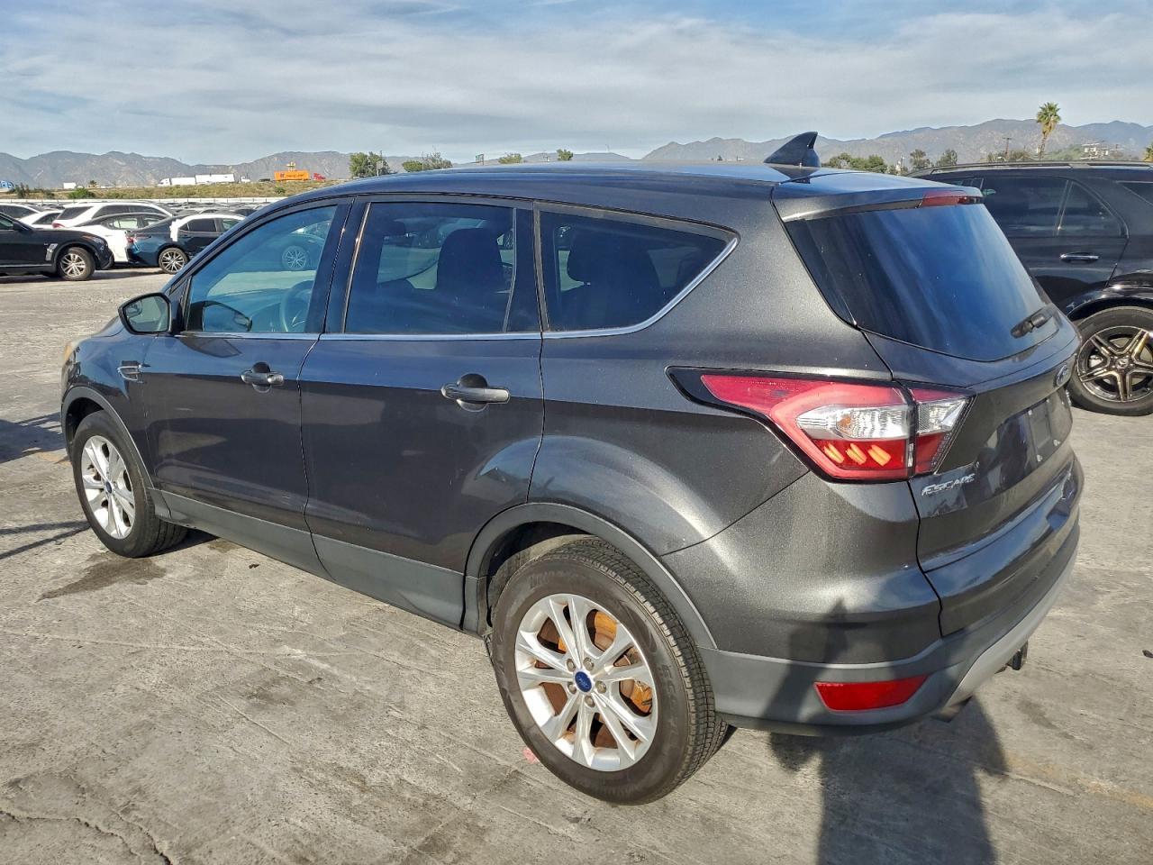 2017 Ford Escape Se - Image 2