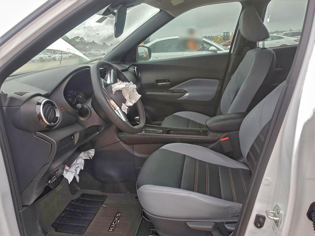 2024 Nissan Kicks Sr - Image 7