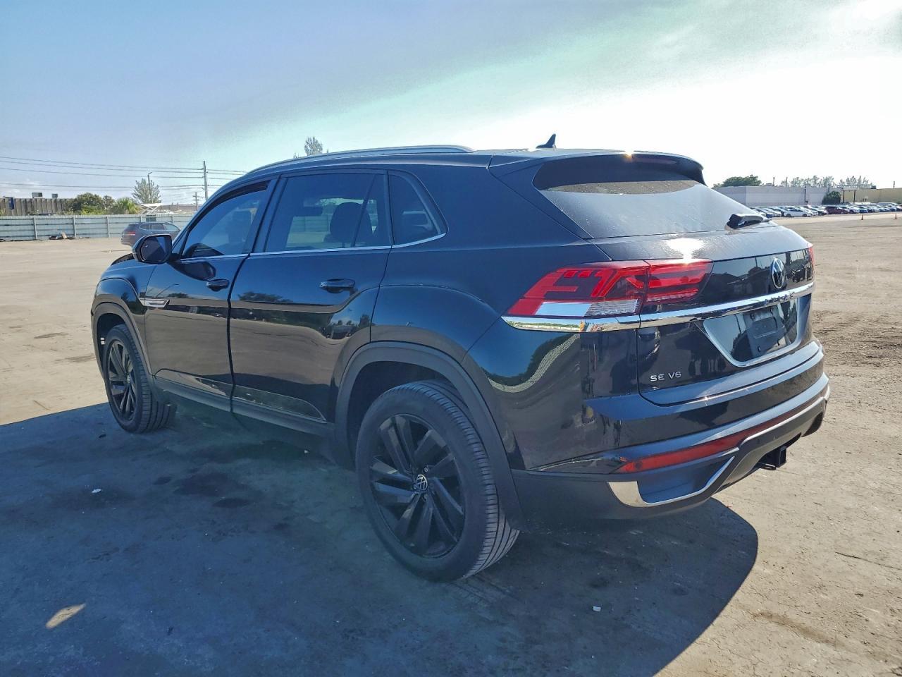 2022 Volkswagen Atlas Cross Sport Se - Image 2
