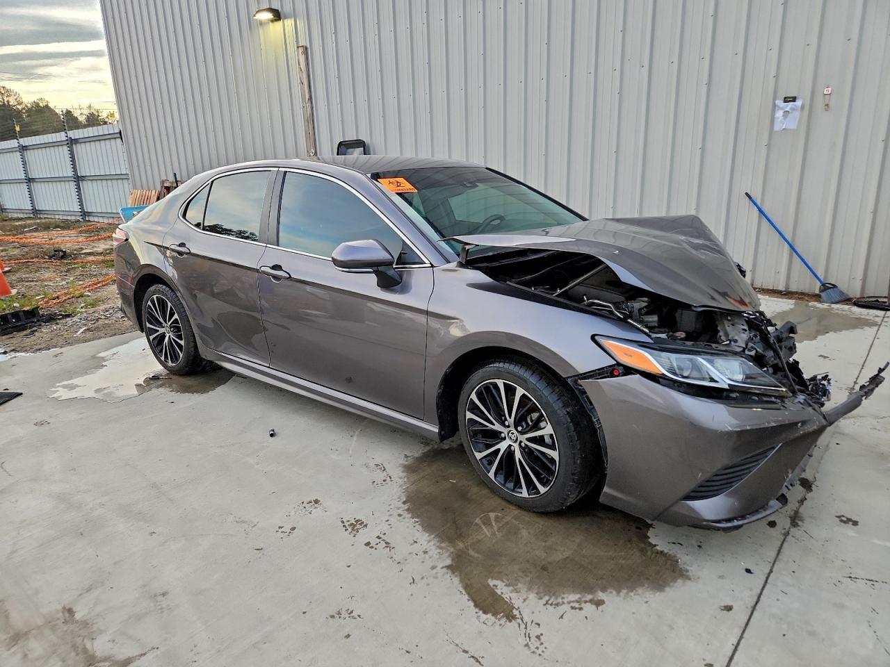 2020 Toyota Camry Se - Image 4