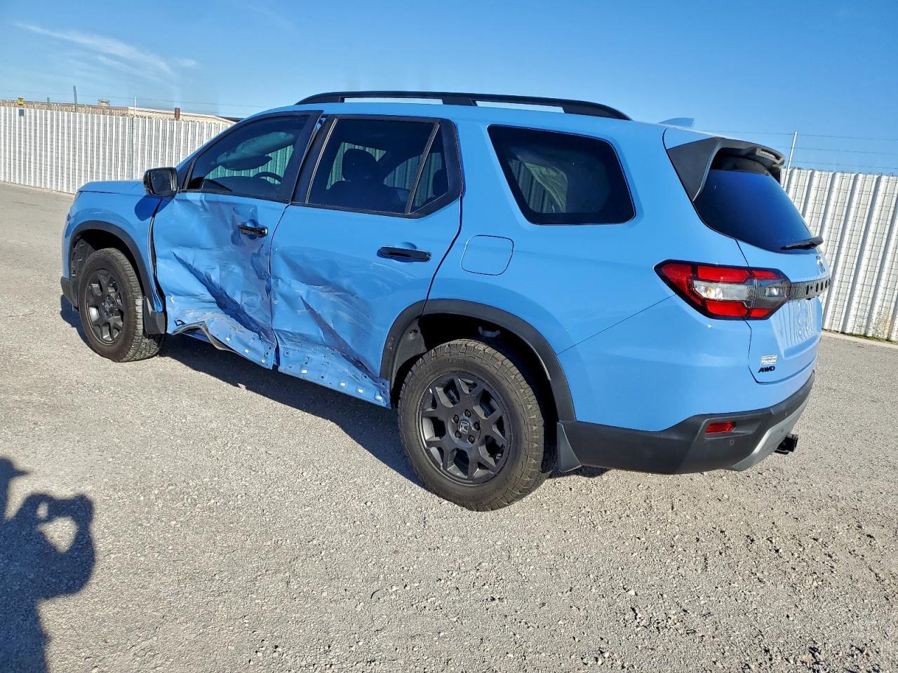 2025 Honda Pilot Trailsport - Image 2