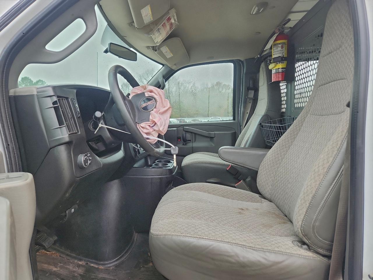 2017 GMC Savana G2500 Delivery Van - Фото 7