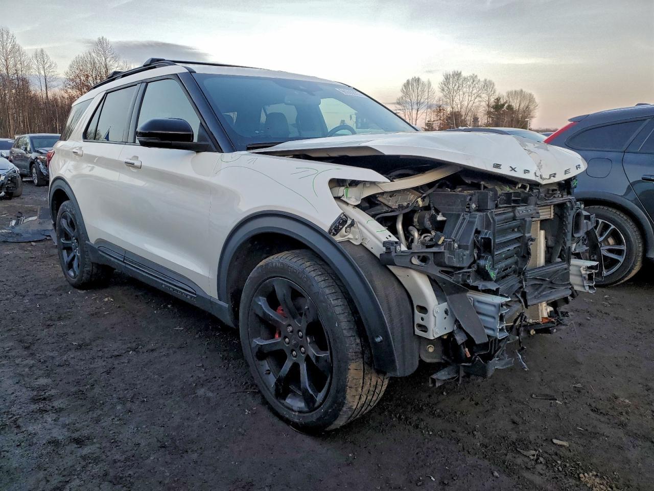 2022 Ford Explorer St - Image 4