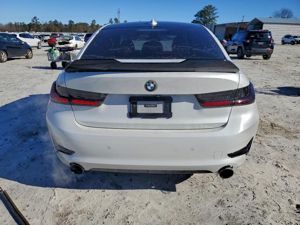2020 BMW 330Xi - Фото 6