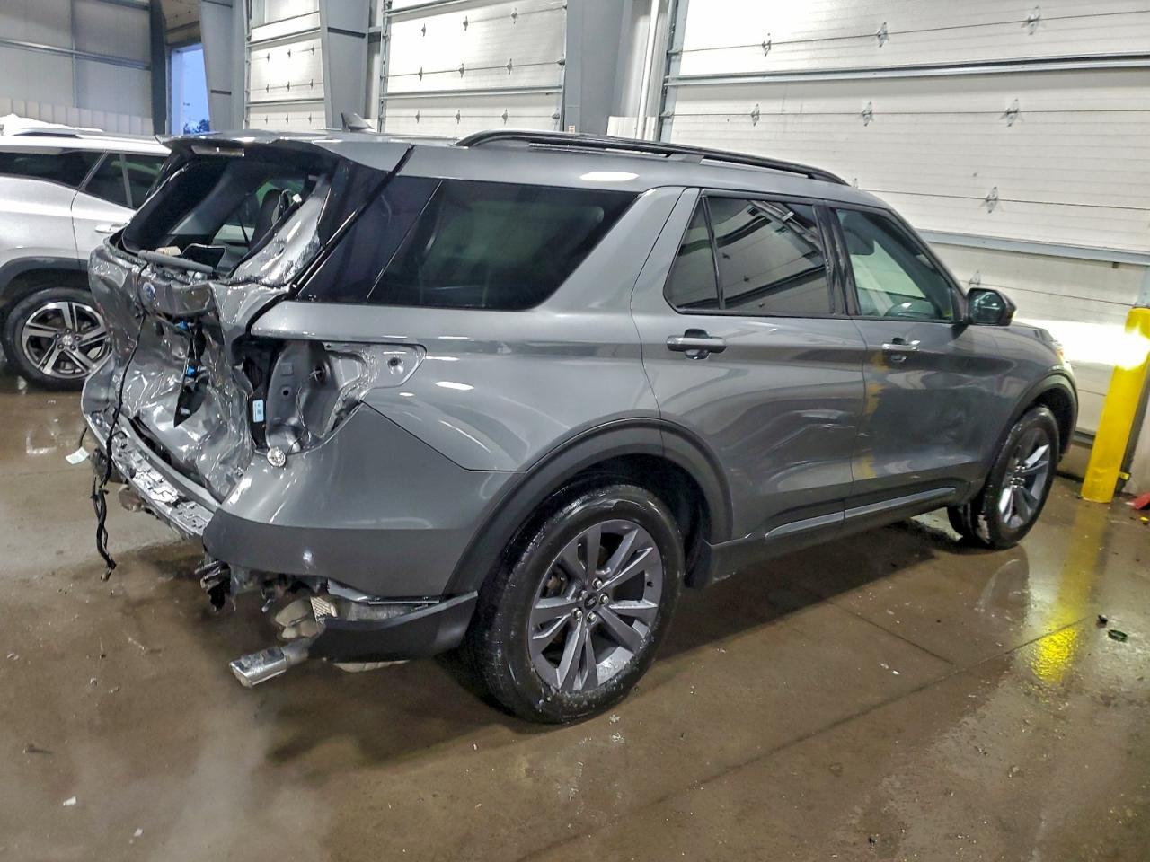 2023 Ford Explorer Xlt - Фото 3