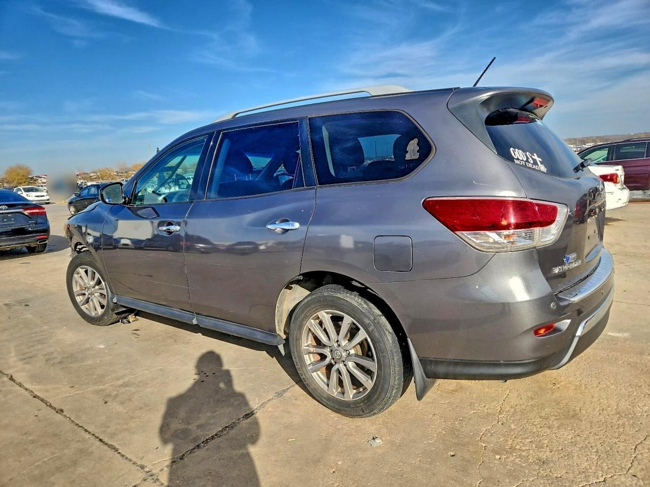2016 Niss Pathfinder Sv - Image 2