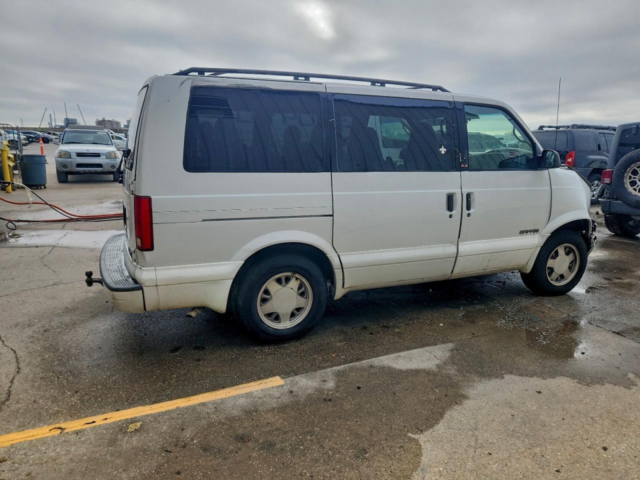1999 GMC Safari Xt - Image 3