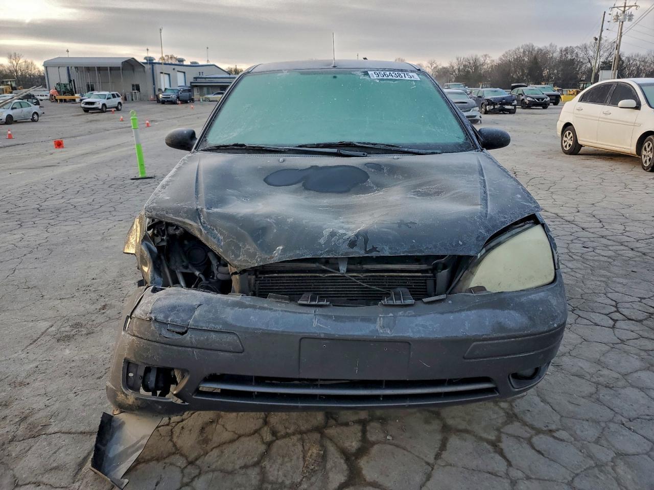 2005 Ford Focus Zx3 - Image 5