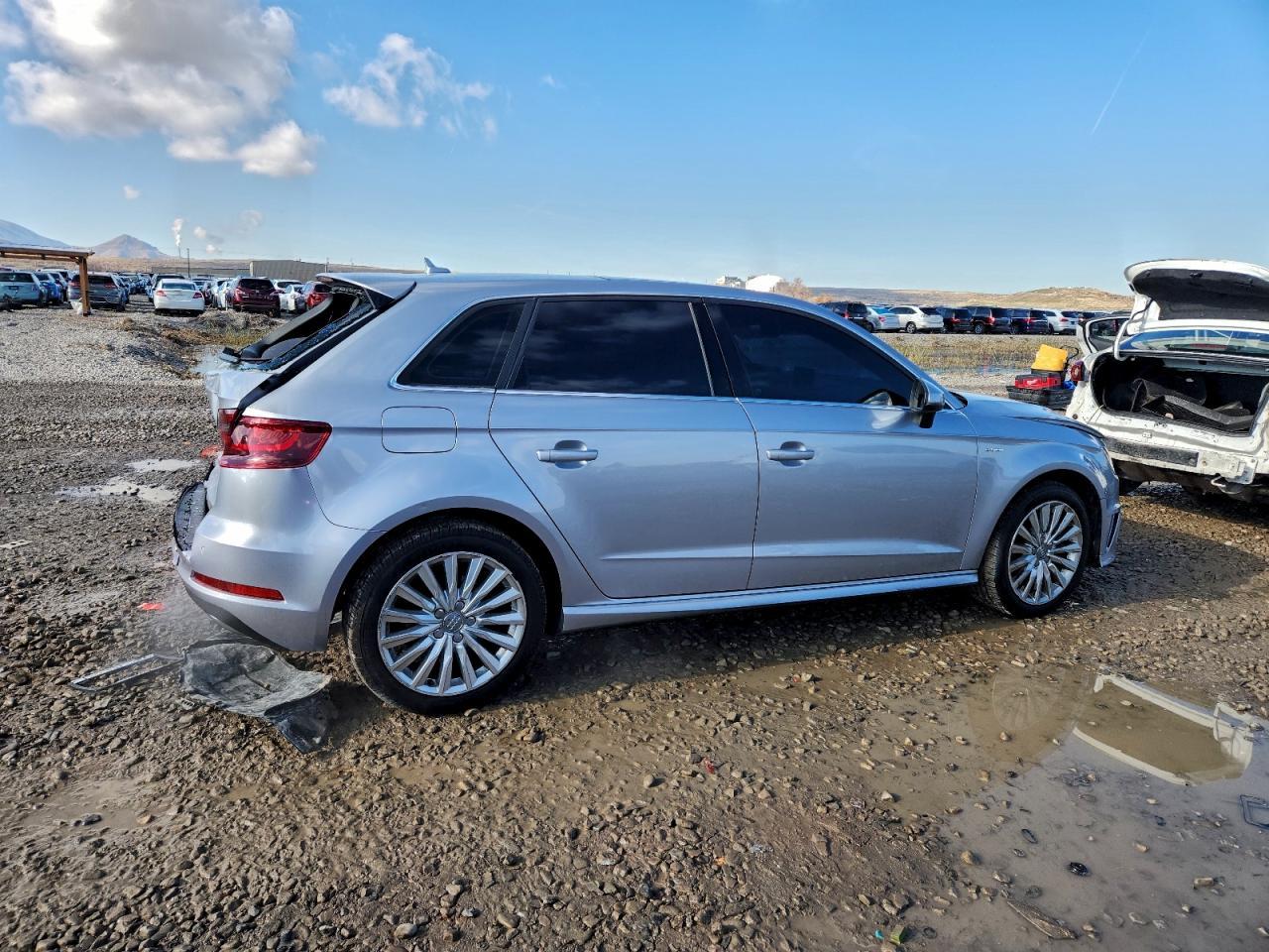 2016 Audi A3 E-Tron Premium Plus - Image 3