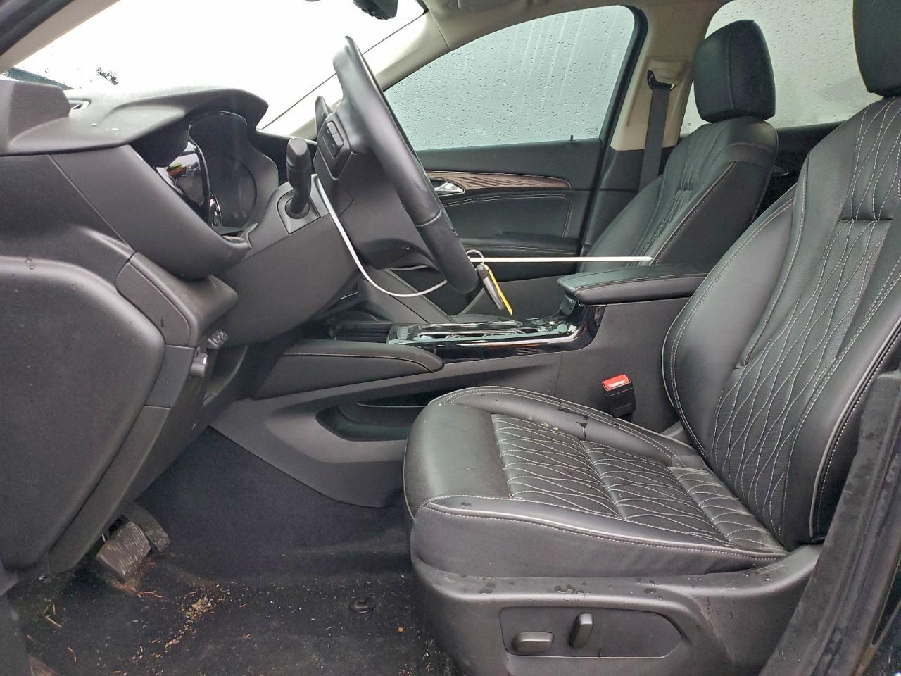 2022 Buick Envision Avenir - Image 7