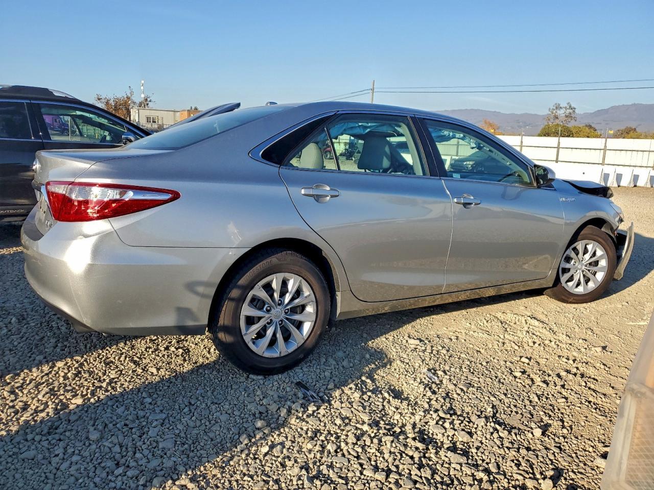 2015 Toyota Camry Hybrid Le - Фото 3