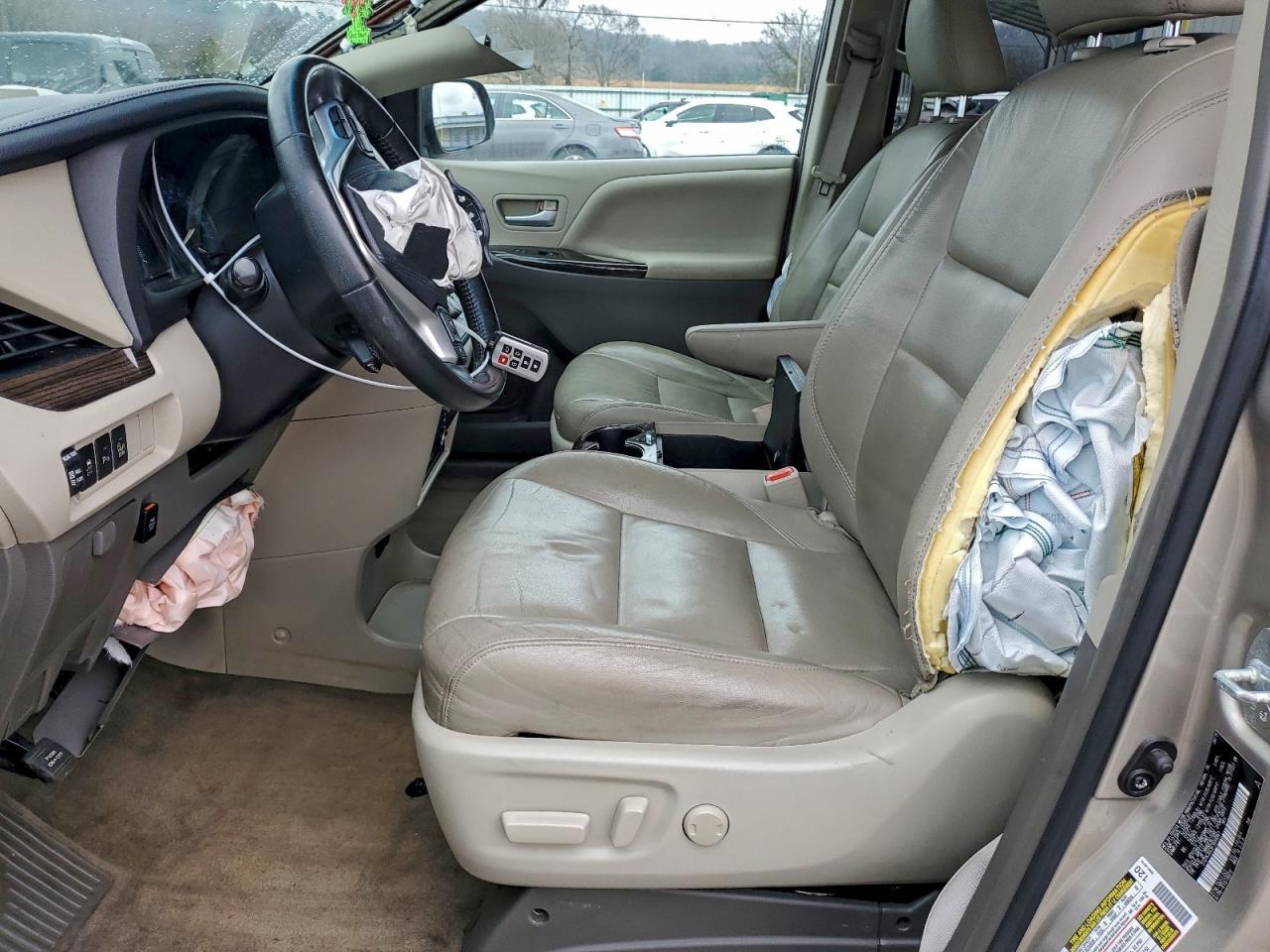 2015 Toyota Sienna Xle - Фото 7