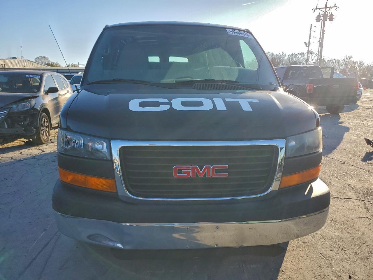 2012 GMC Savana G3500 Utility / Service Van - Image 5