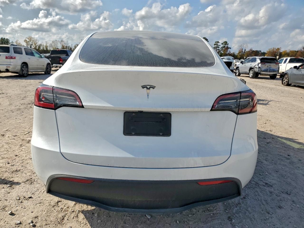 2024 Tesla Model Y - Фото 6
