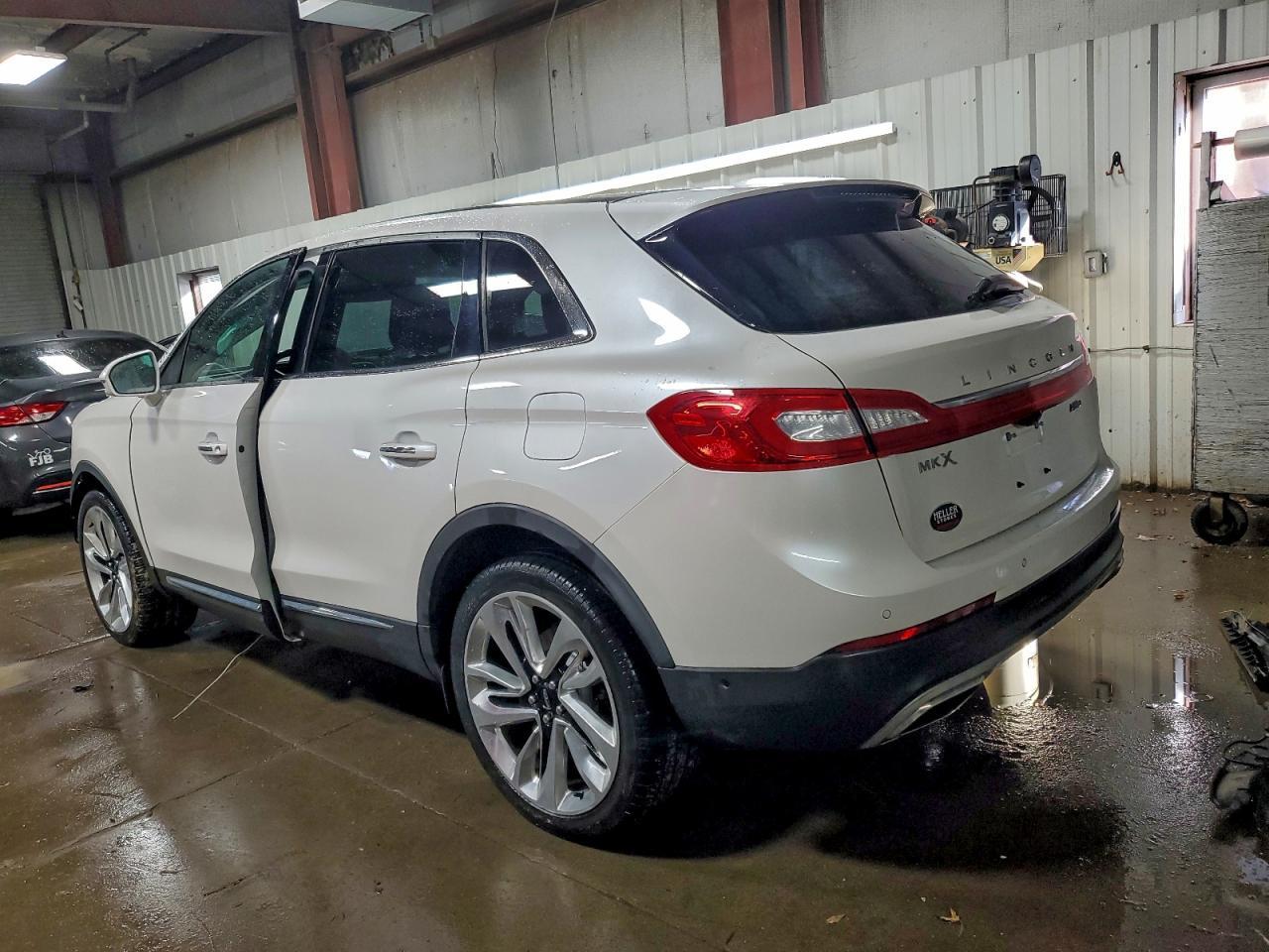 2017 Lincoln Mkx Reserve - Image 2