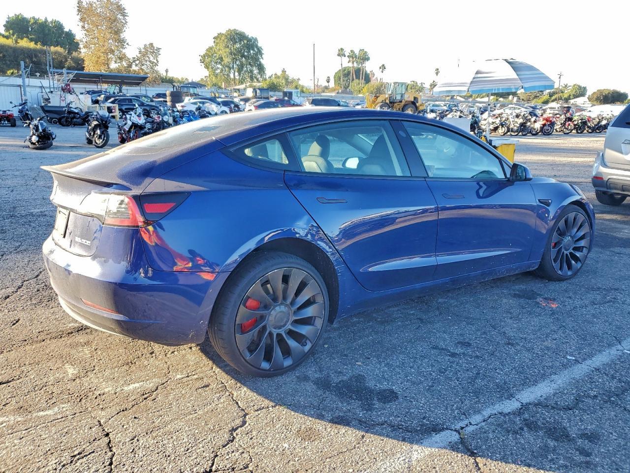 2023 Tesla Model 3 - Фото 3