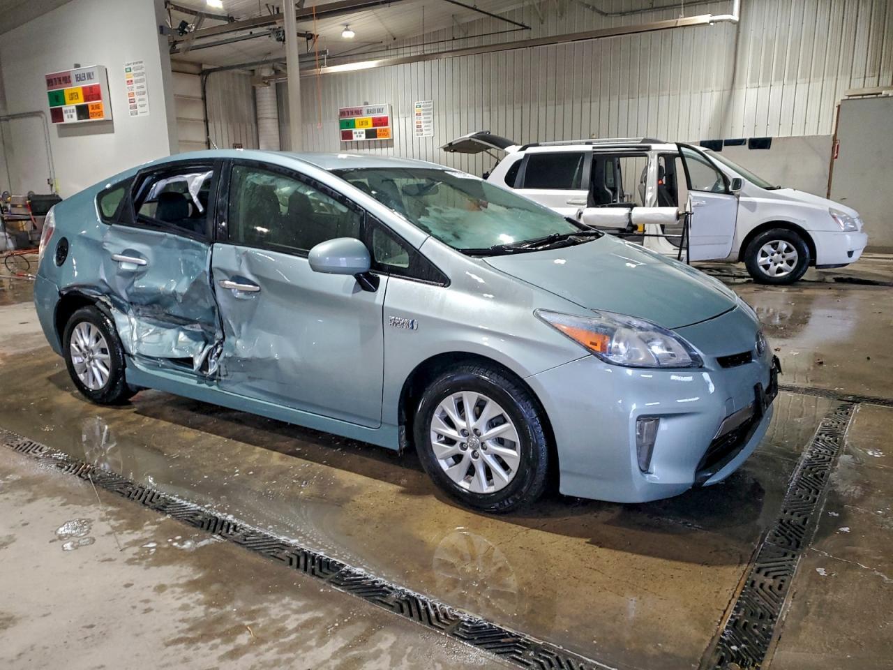 2012 Toyota Prius Plug-In - Фото 4