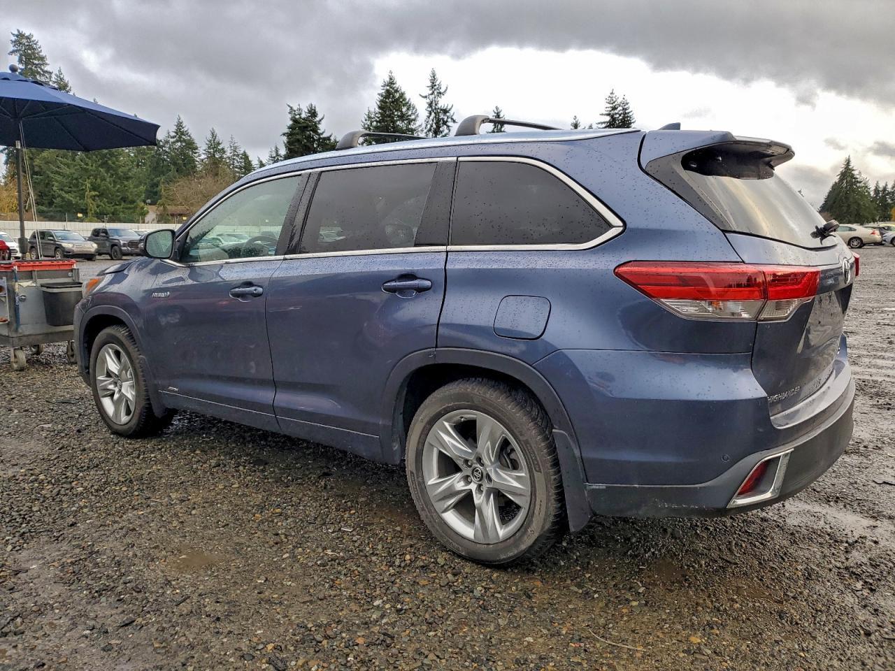 2019 Toyota Highlander Hybrid Limited - Image 2