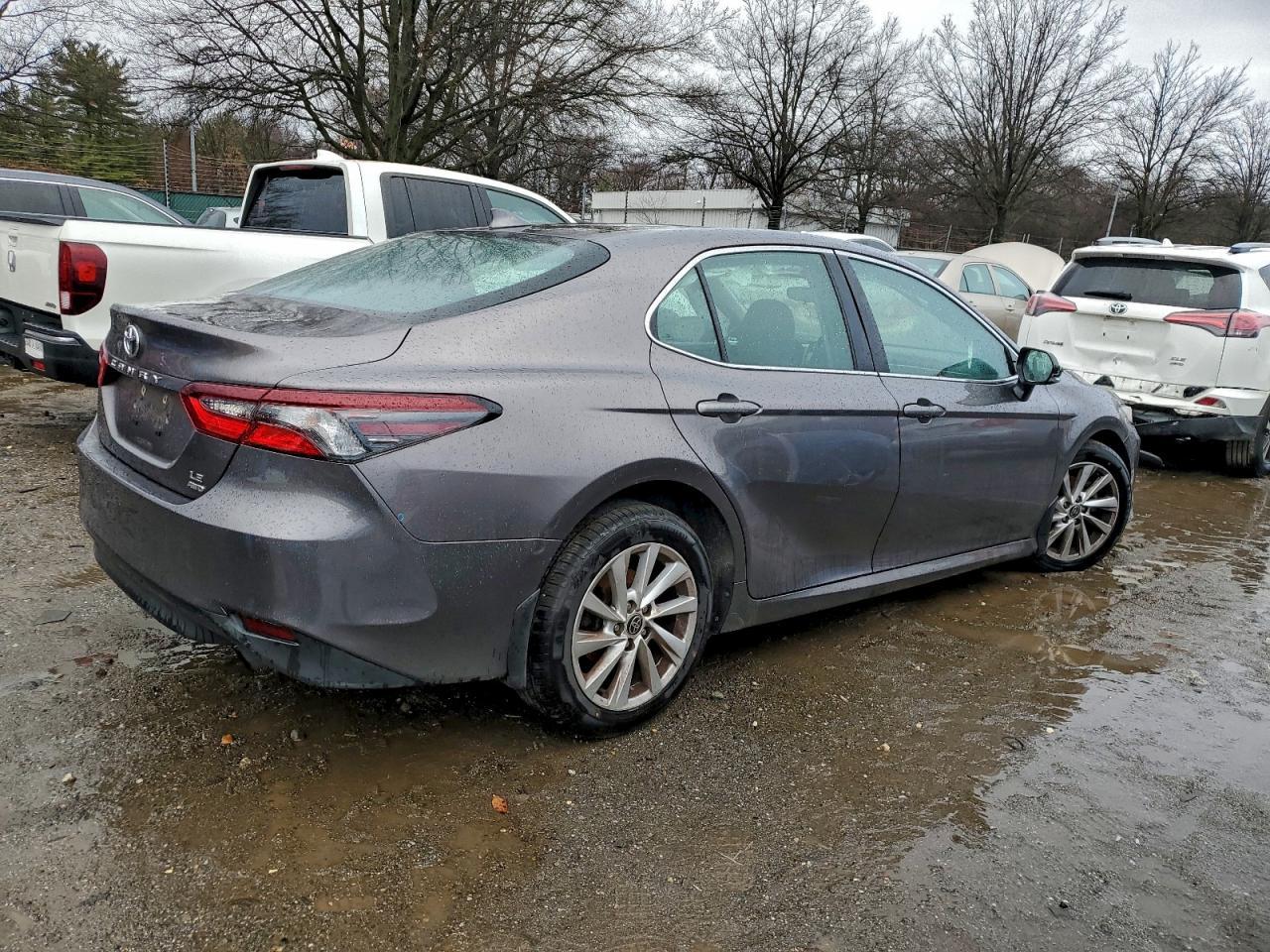 2023 Toyota Camry Le - Фото 3