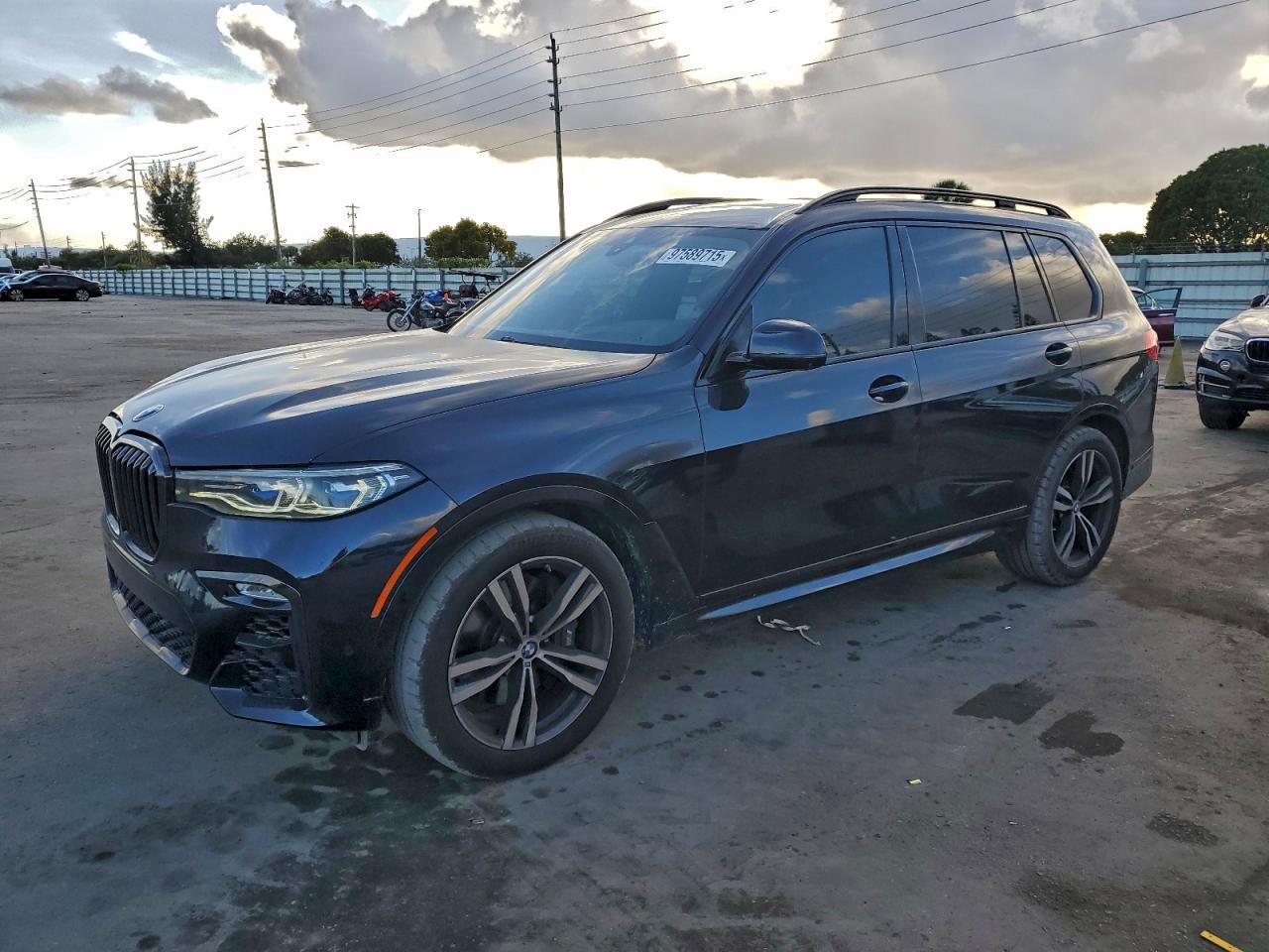 2021 BMW X7 M50I