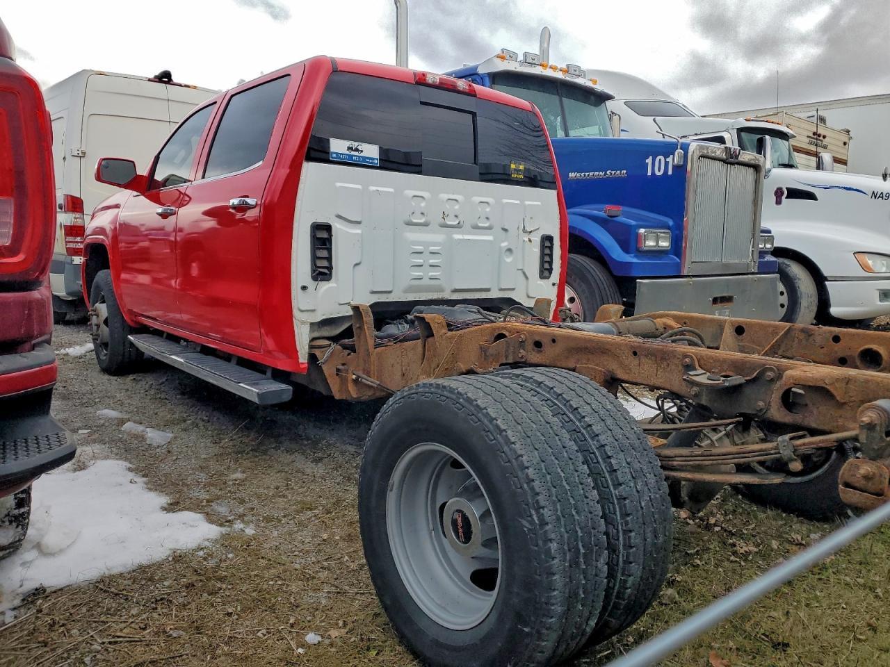 2015 GMC Sierra K3500 Denali - Image 3