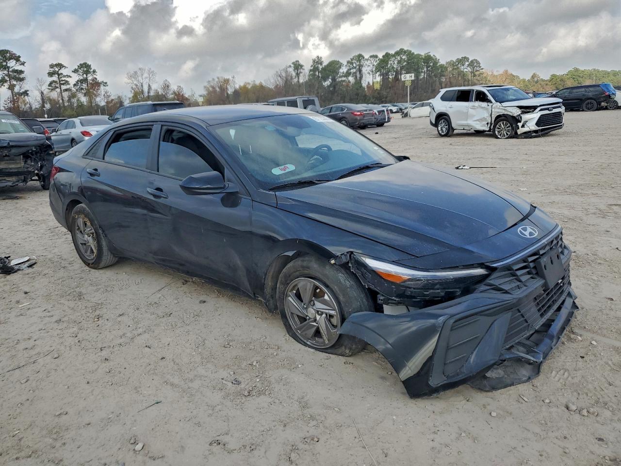 2025 Hyundai Elantra Se - Фото 4